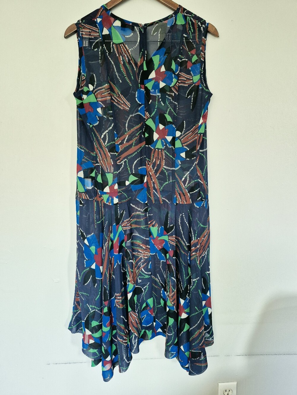 Comrags Sheer Sleeveless Asymetrical Dress Navy Background Geometric Pattern Med - Picture 2 of 9